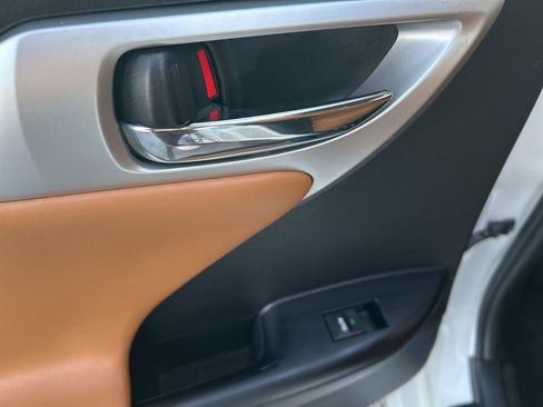 Used 2013 Lexus CT 200h image 31