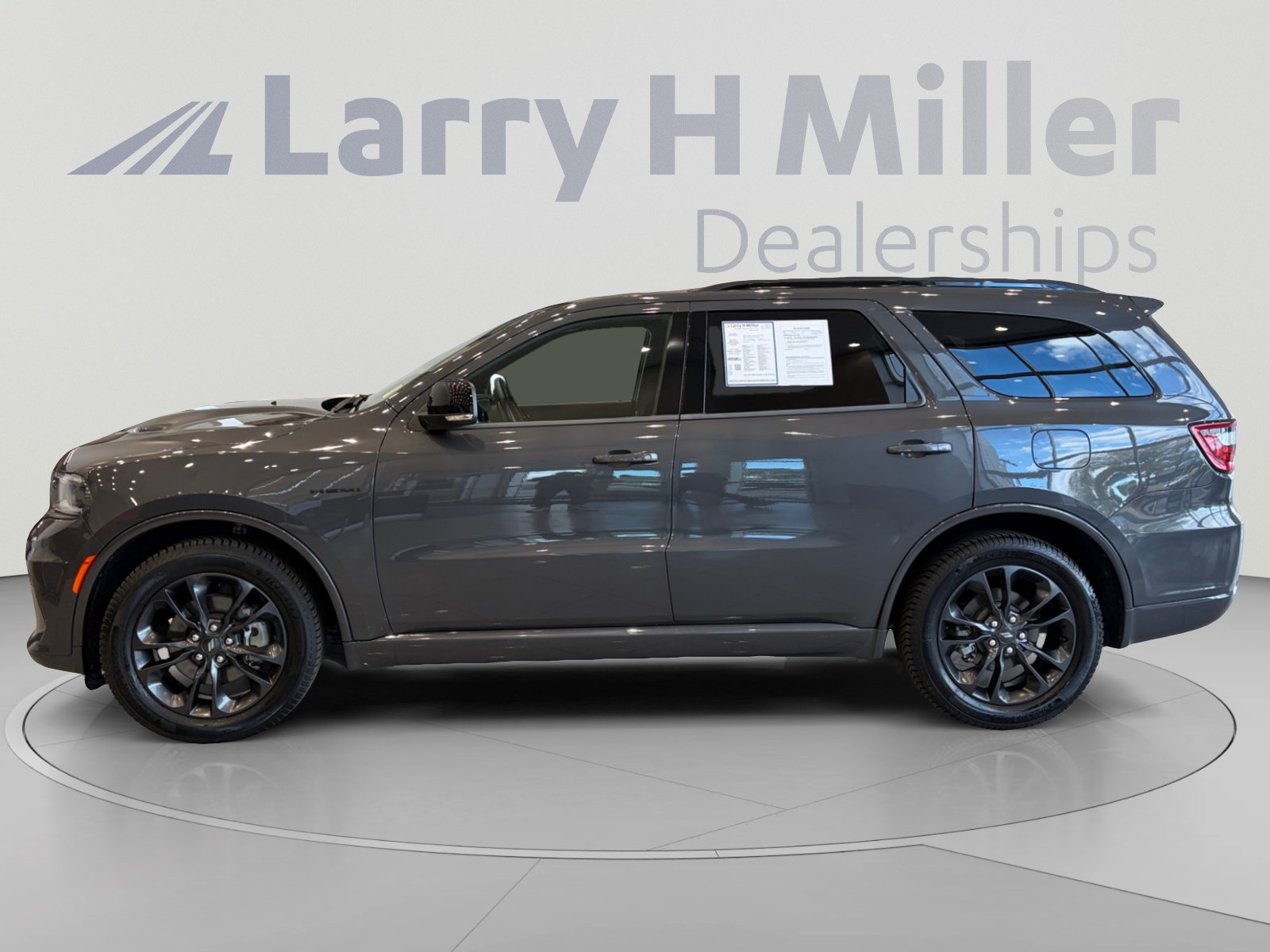 Used 2023 Dodge Durango R/T w/ Blacktop Package AWD/4WD image 2