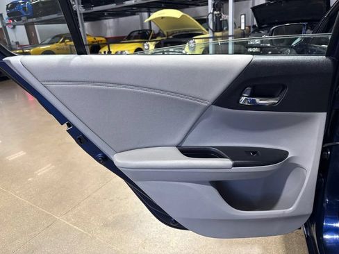 Used 2014 Honda Accord EX image 18