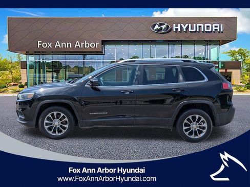 Used 2019 Jeep Cherokee Latitude Plus FWD image 2