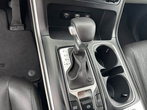 Used 2023 Kia Carnival LX image 25