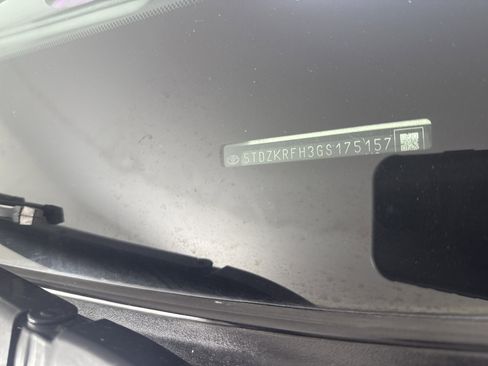 Used 2016 Toyota Highlander LE image 14