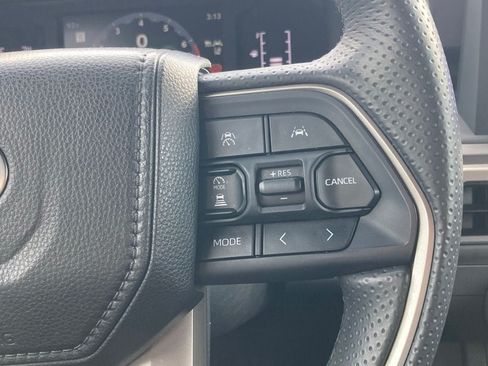 Used 2025 Toyota 4Runner SR5 AWD/4WD image 18