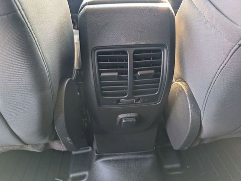 Used 2017 Ford Escape SE image 39