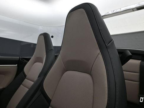 Certified 2025 Porsche 911 Carrera image 16