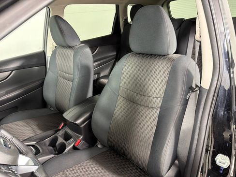 Used 2018 Nissan Rogue SV image 13