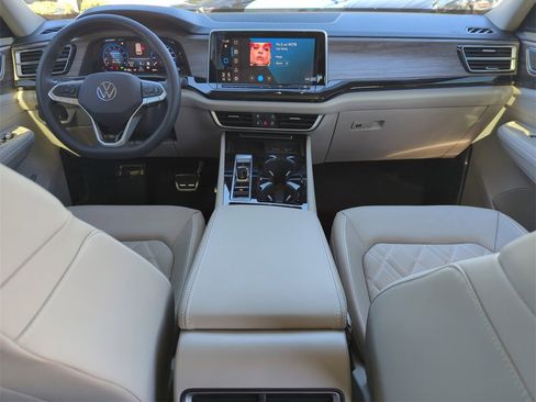 Used 2025 Volkswagen Atlas SEL Premium R-Line image 23