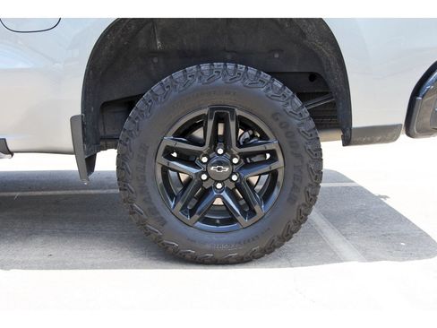 Used 2024 Chevrolet Silverado 1500 LT Trail Boss w/ Convenience Package II AWD/4WD image 32