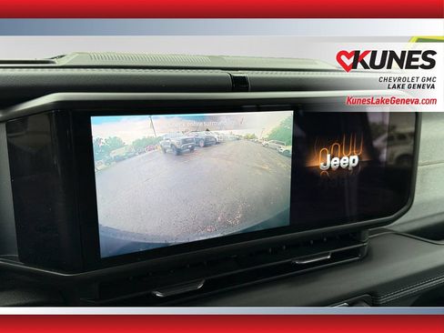 Used 2024 Jeep Wrangler Unlimited Sahara AWD/4WD image 26