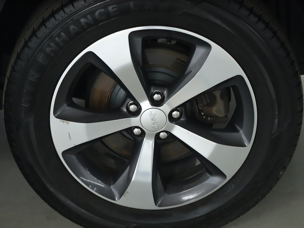 Used 2019 Jeep Cherokee Limited AWD/4WD image 40