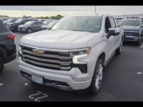 Used 2022 Chevrolet Silverado 1500 High Country w/ Technology Package AWD/4WD image 3