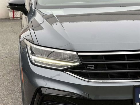 Certified 2022 Volkswagen Tiguan SE R-Line image 10