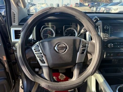 Used 2017 Nissan Titan SV image 16