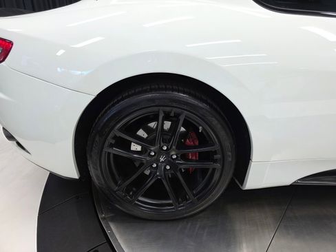 Used 2015 Maserati GranTurismo Sport RWD image 39