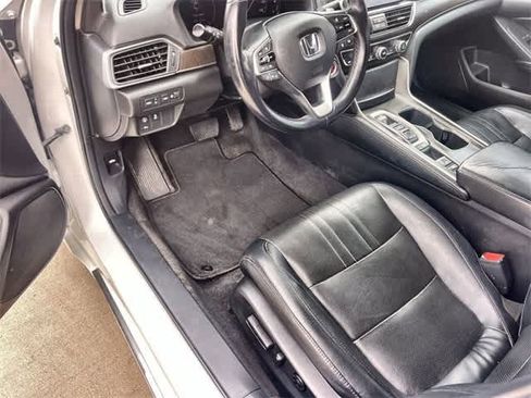 Certified 2018 Honda Accord Touring image 3