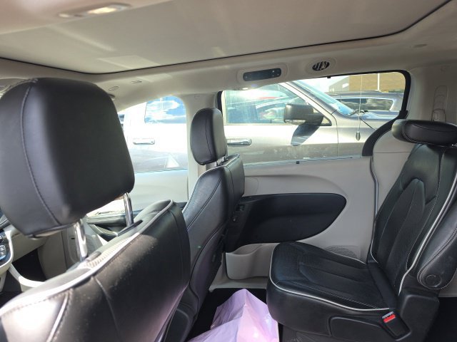 Used 2022 Chrysler Pacifica Limited FWD image 9