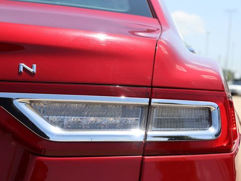 Used 2020 Lincoln Continental w/ Premium Package image 13