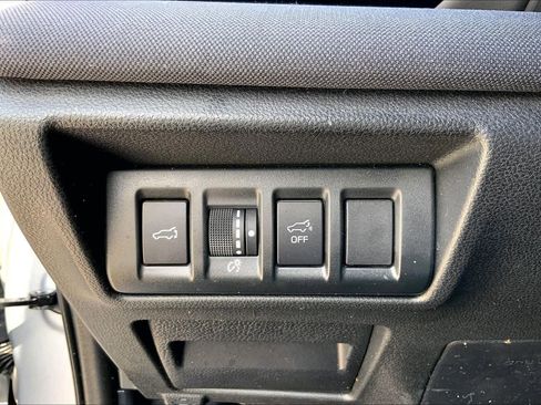 Used 2023 Subaru Outback Premium image 33