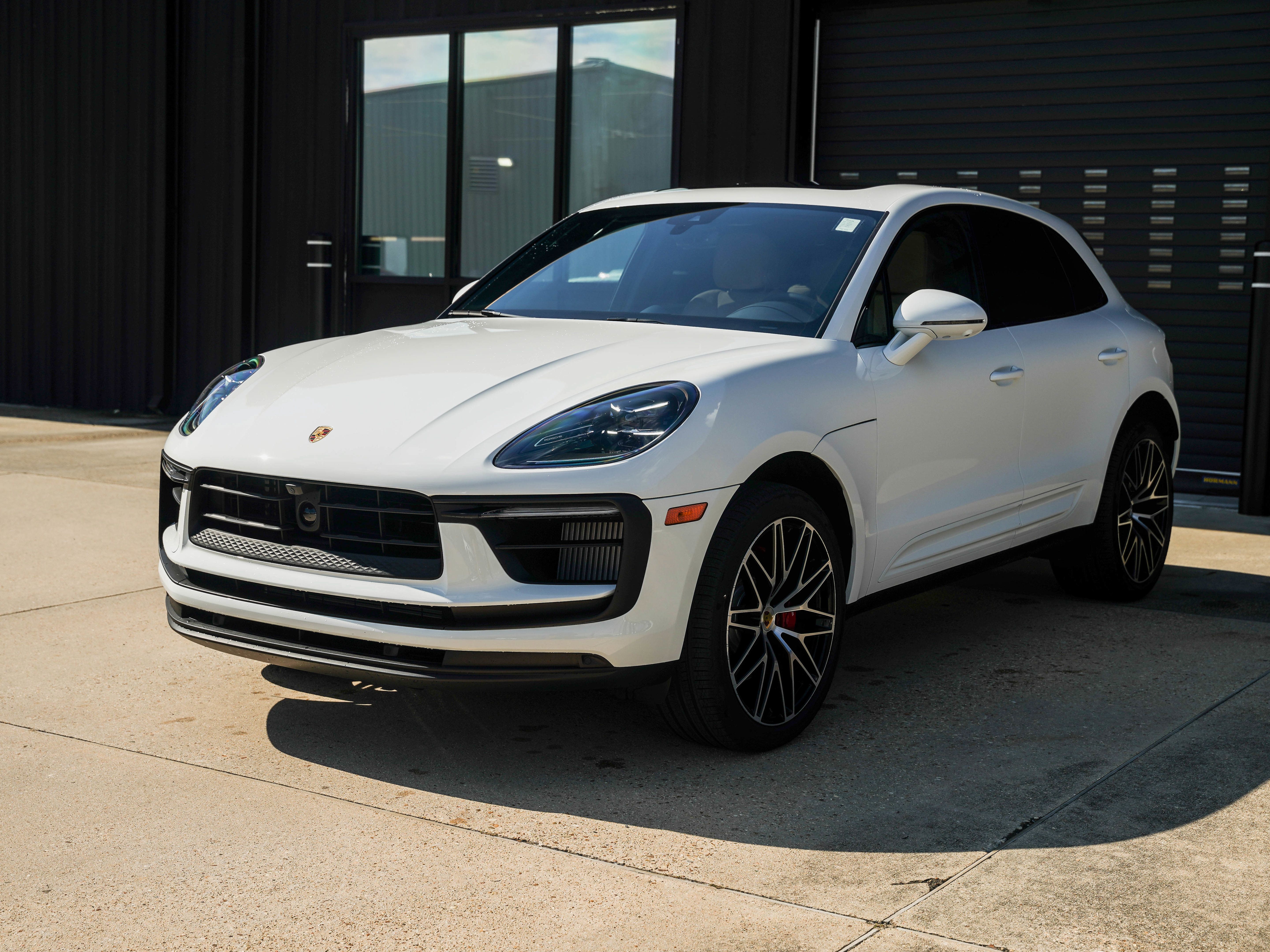 Certified 2026 Porsche Macan S AWD/4WD image 8