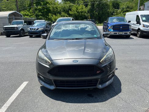 Certified 2017 Ford Focus ST FWD image 3