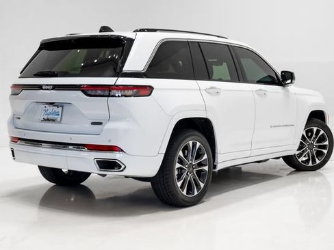 Certified 2022 Jeep Grand Cherokee Overland w/ Luxury Tech Group IV AWD/4WD image 43