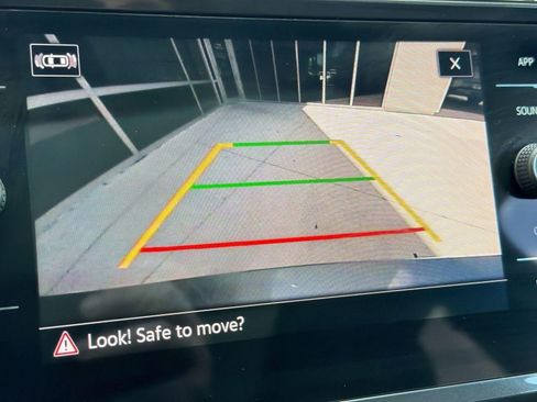 Used 2023 Volkswagen Tiguan SE R-Line image 25