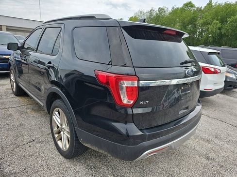 Used 2017 Ford Explorer XLT w/ Equipment Group 202A AWD/4WD image 14