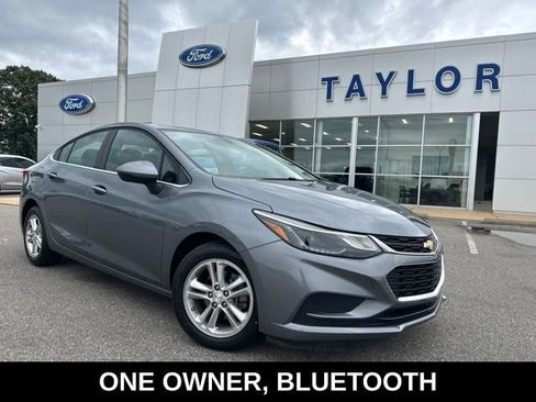Used 2018 Chevrolet Cruze LT w/ Convenience Package FWD image 1