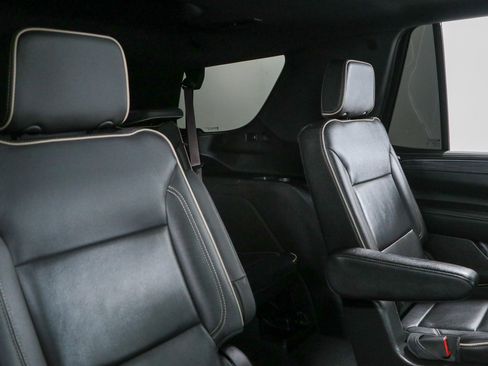 Used 2021 GMC Yukon SLT w/ SLT Luxury Plus Package RWD image 33