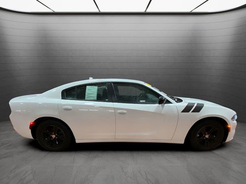 Used 2023 Dodge Charger SXT image 2
