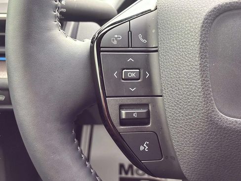 Used 2024 Toyota Prius XLE FWD image 33