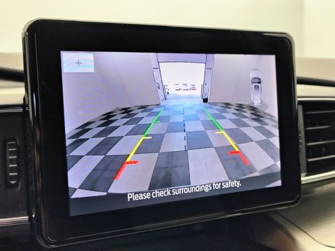 Used 2023 Ford Explorer XLT w/ Equipment Group 202A image 3