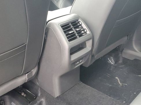 New 2026 Volkswagen Tiguan SE image 29