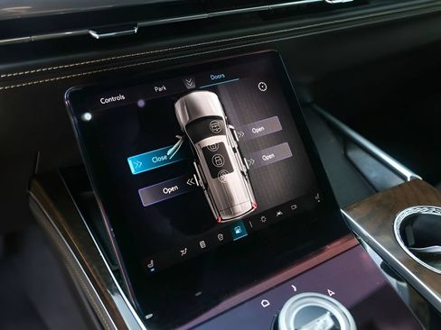 Certified 2025 Cadillac Escalade ESV Sport Platinum AWD/4WD image 18
