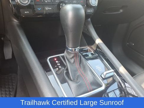 Certified 2025 Jeep Compass Trailhawk w/ Sun & Sound Group AWD/4WD image 18