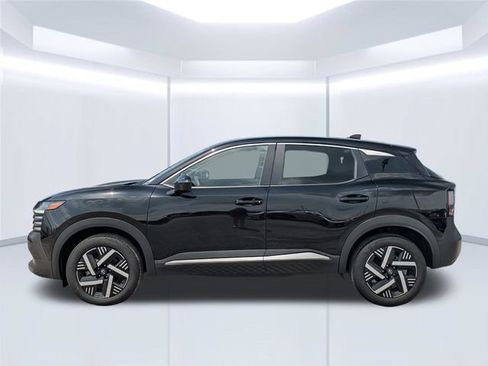 Used 2025 Nissan Kicks SV FWD image 2