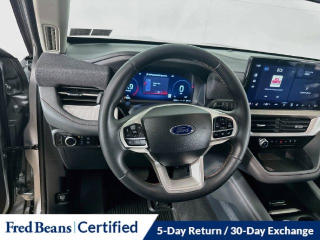 Used 2025 Ford Explorer Active AWD/4WD image 23