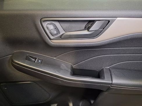 Used 2022 Ford Escape SE w/ SE Sport Appearance Package FWD image 29