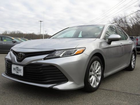Used 2019 Toyota Camry LE image 2