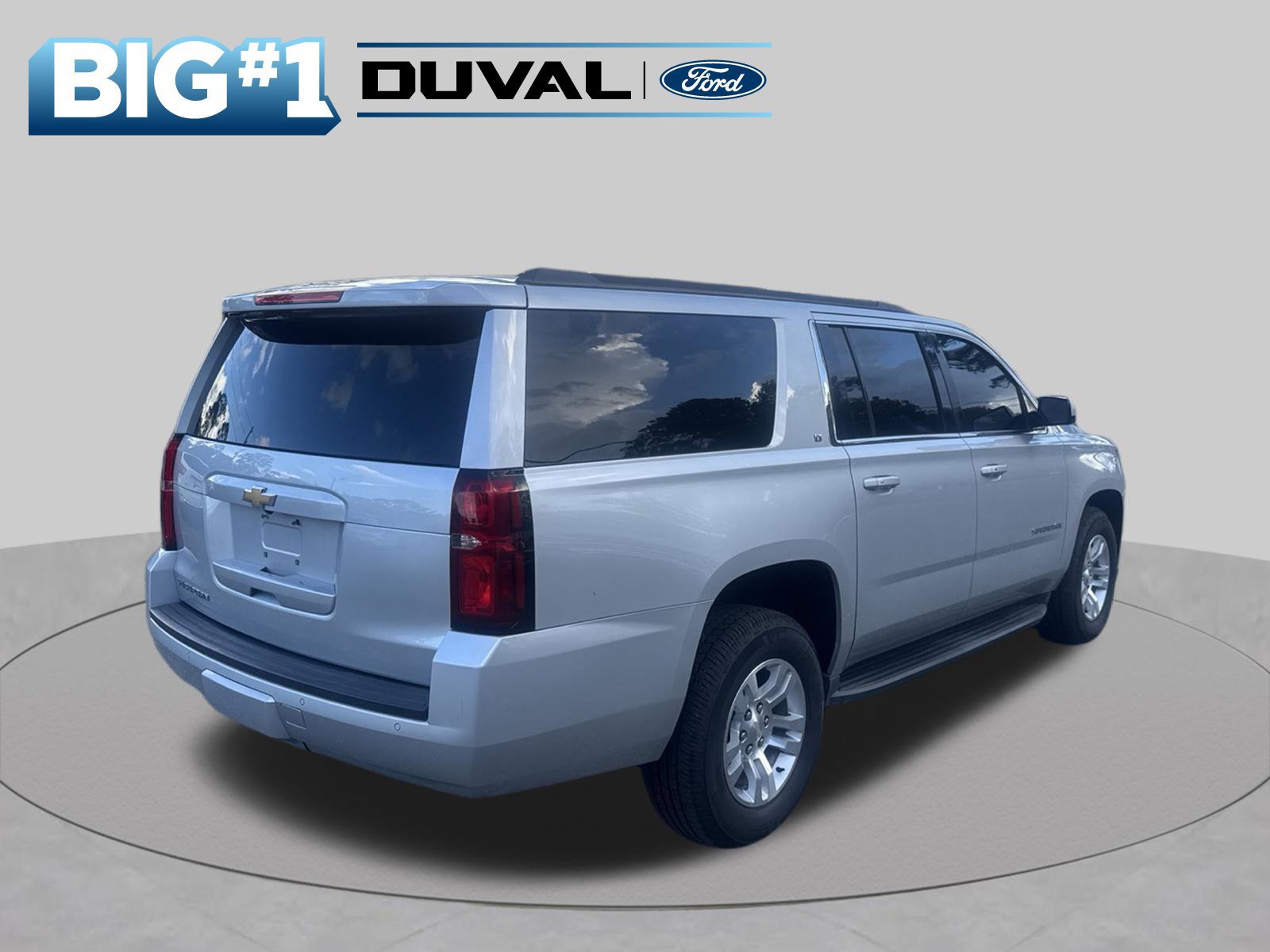 Used 2016 Chevrolet Suburban LT w/ Luxury Package RWD image 2