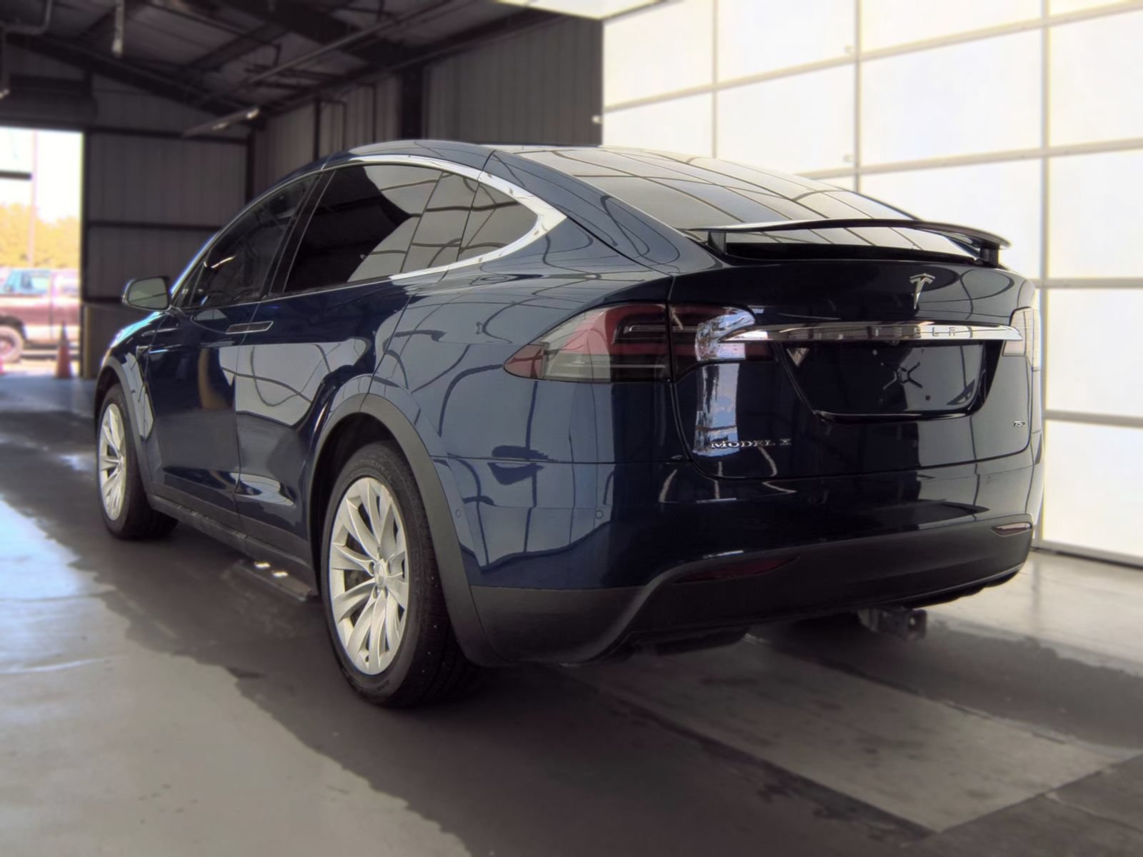 Used 2018 Tesla Model X 75D AWD/4WD image 3