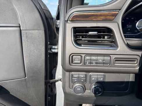 Used 2024 Chevrolet Tahoe Premier AWD/4WD image 11