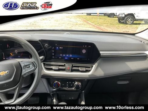 Used 2025 Chevrolet TrailBlazer LT AWD/4WD image 16
