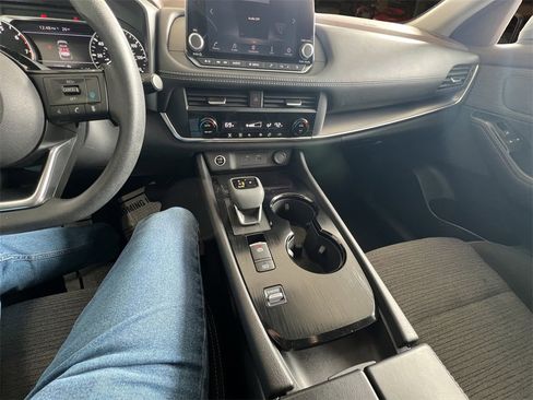 Used 2023 Nissan Rogue SV image 24