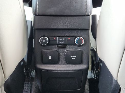 Used 2018 Ford Explorer Platinum AWD/4WD image 32
