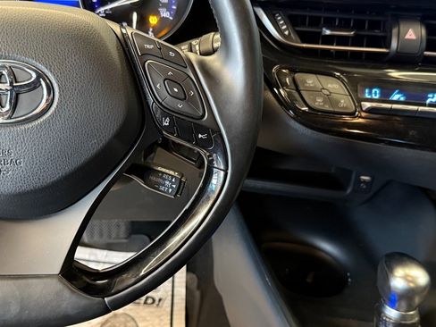Used 2018 Toyota C-HR XLE image 10