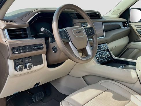 Used 2024 GMC Yukon XL Denali AWD/4WD image 9