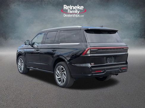 Used 2025 Lincoln Navigator Reserve AWD/4WD image 8