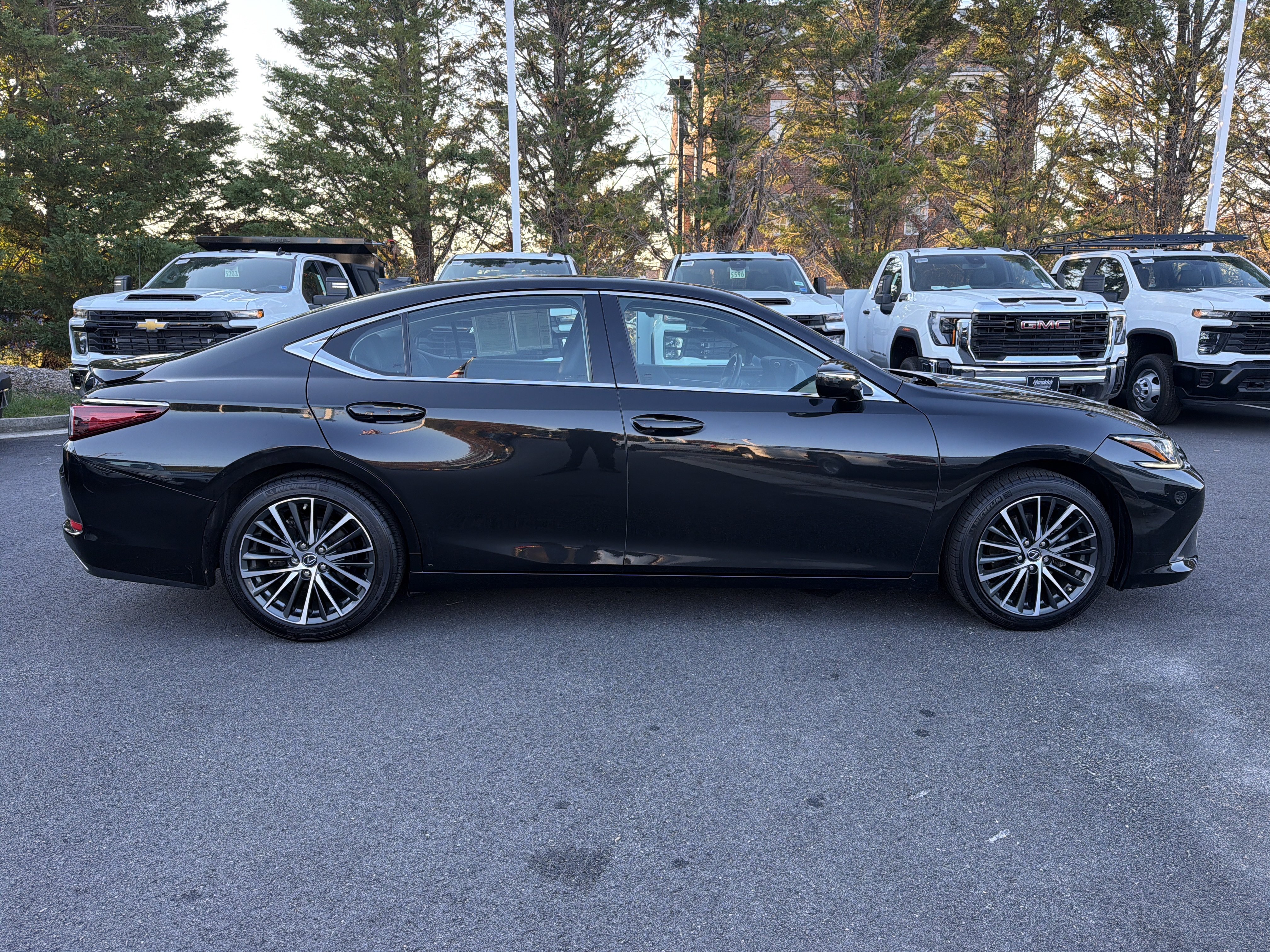 Used 2025 Lexus ES 350 w/ Premium Package FWD image 10