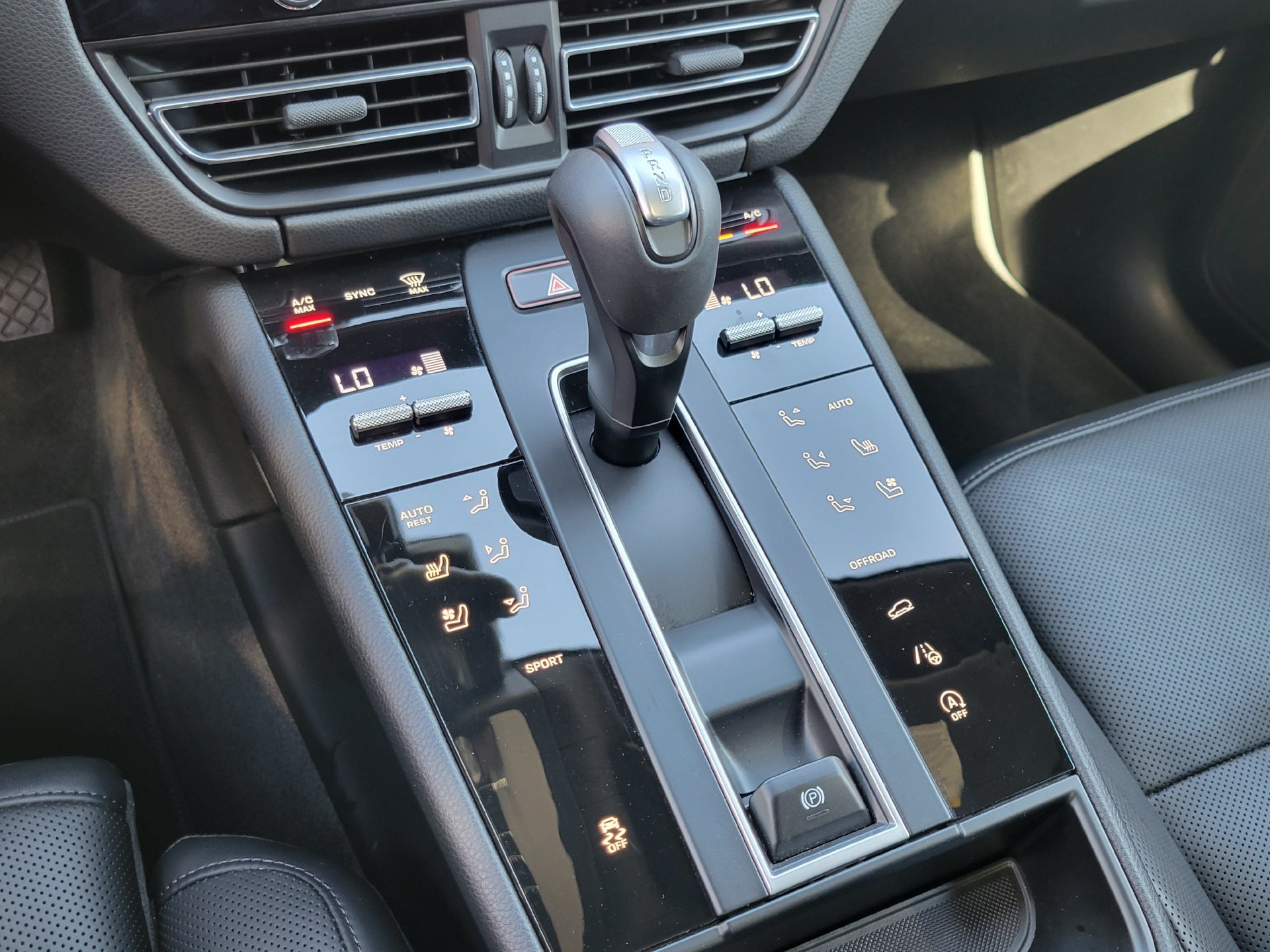 Used 2026 Porsche Macan AWD/4WD image 22